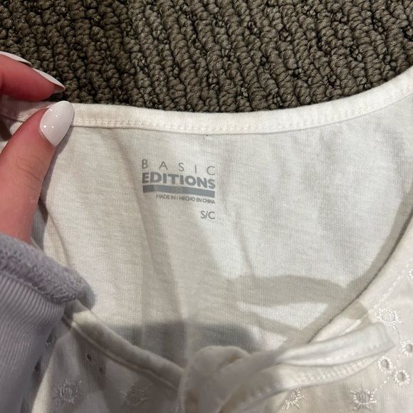 basic white tank with bow - Picture 2 of 2